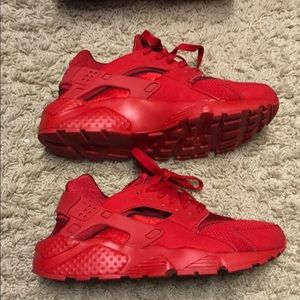 SOLD!!!🚨Nike Red Huarache